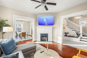 Smart TV, ping pong - Charming Home Near Memorial Park
 (Fort Wayne)