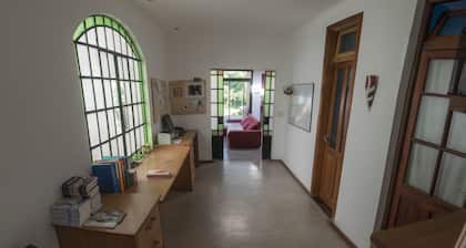Studentenkamer in een Riant Huis in Tigre met Tuin en Zwembad