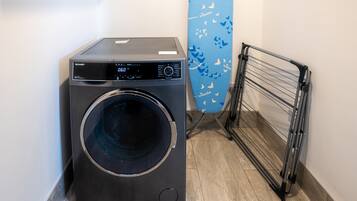 Comfort Duplex, Multiple Beds, Non Smoking | Bathroom