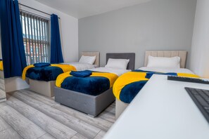 Economy Room, 3 Single Beds | Iron/ironing board, free WiFi - Kunda House Coventry Road (Birmingham)