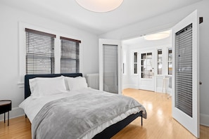 House, Multiple Beds, Patio, City View (Colfax Commons)