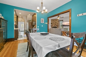 Huis, Meerdere bedden, open haard, uitzicht op de stad (Lyndale Pleasant Getaway) | Dineren