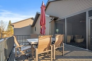 Ferienhaus, Mehrere Betten, Terrasse (The Belle Retreat) | Speisen im Freien