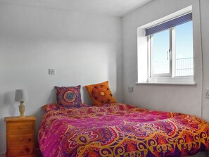 1 bedroom, bed sheets - 1 bedroom accommodation in East Wittering, near Selsey (East Wittering, near Selsey)