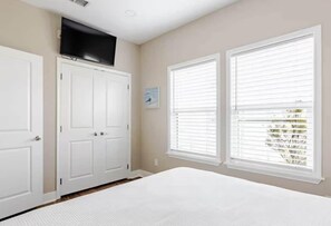 1 bedroom, iron/ironing board, bed sheets - Sunset Bay Seagull Cottage (Port Lavaca)