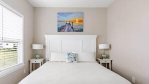 1 bedroom, iron/ironing board, bed sheets - Sunset Bay Seagull Cottage (Port Lavaca)