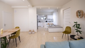 Villa – grand | Oppholdsområde | Flatskjerm-TV