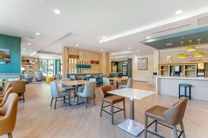 包含每日自助早餐