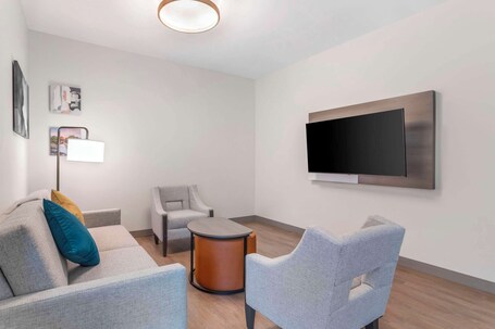 Comfort Suites Gatlinburg Downtown Convention Center - Image 75