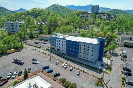 Comfort Suites Gatlinburg Downtown Convention Center - Image 49