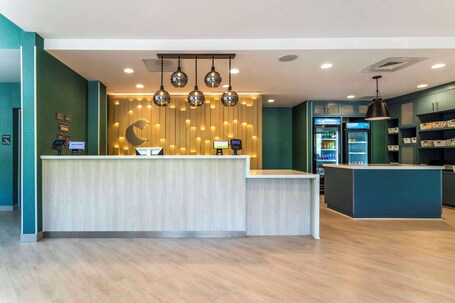 Comfort Suites Gatlinburg Downtown Convention Center - Image 3