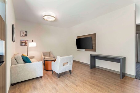 Comfort Suites Gatlinburg Downtown Convention Center - Image 44