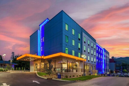 Comfort Suites Gatlinburg Downtown Convention Center - Image 20