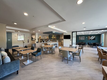 Comfort Suites Gatlinburg Downtown Convention Center - Image 10