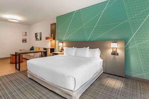 Premium bedding, down comforters, pillowtop beds, desk - Comfort Suites Gatlinburg Downtown-Convention Center (Gatlinburg)