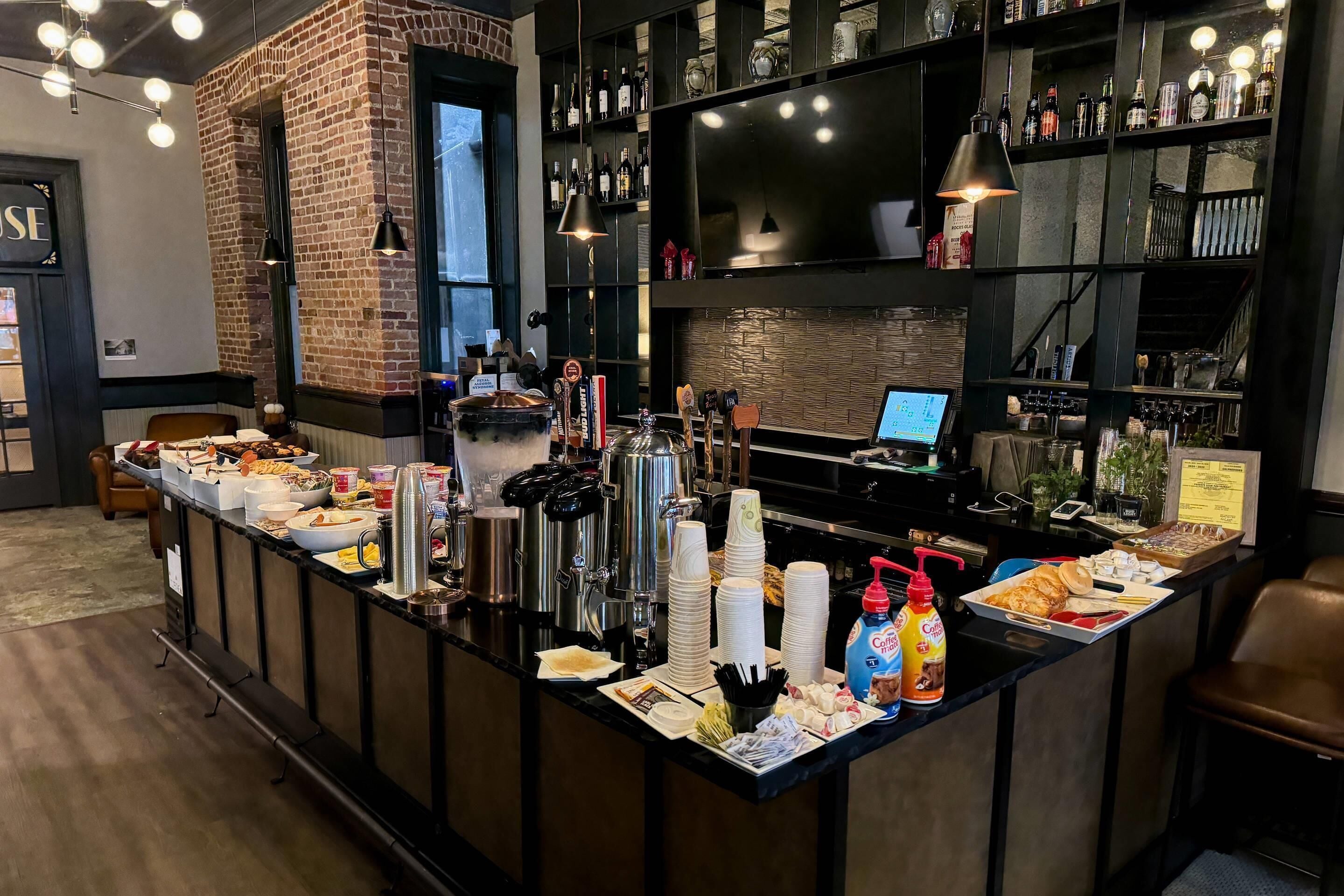 Café da manhã com buffet grátis todos os dias