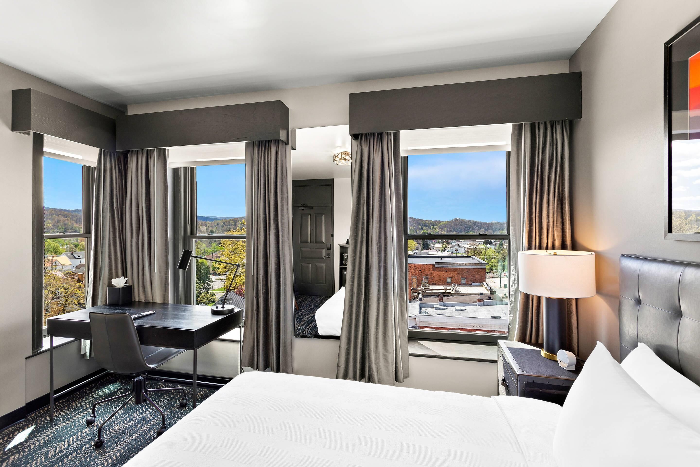 Habitació estàndard, 1 llit de matrimoni, no fumadors | Escriptori, espai de treball apte per a portàtils i cortines opaques 