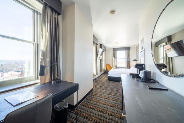 Suite, 1 King Bed, Non Smoking