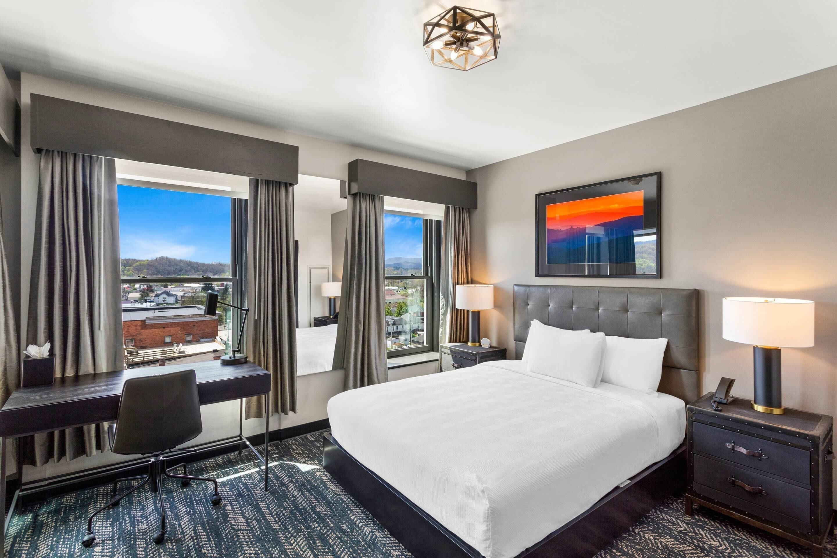 スタンダード ルーム クイーンベッド 1 台 禁煙 | デスク、ノートパソコン用作業スペース、遮光カーテン、アイロン / アイロン台