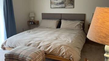 2 bedrooms, desk, iron/ironing board, travel crib