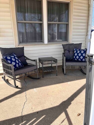 Spacious House w Patio Fenced Yard 10 min to PU