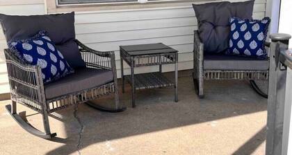 Spacious House w Patio Fenced Yard 10 min to PU