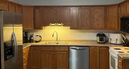 Spacious House w Patio Fenced Yard 10 min to PU
