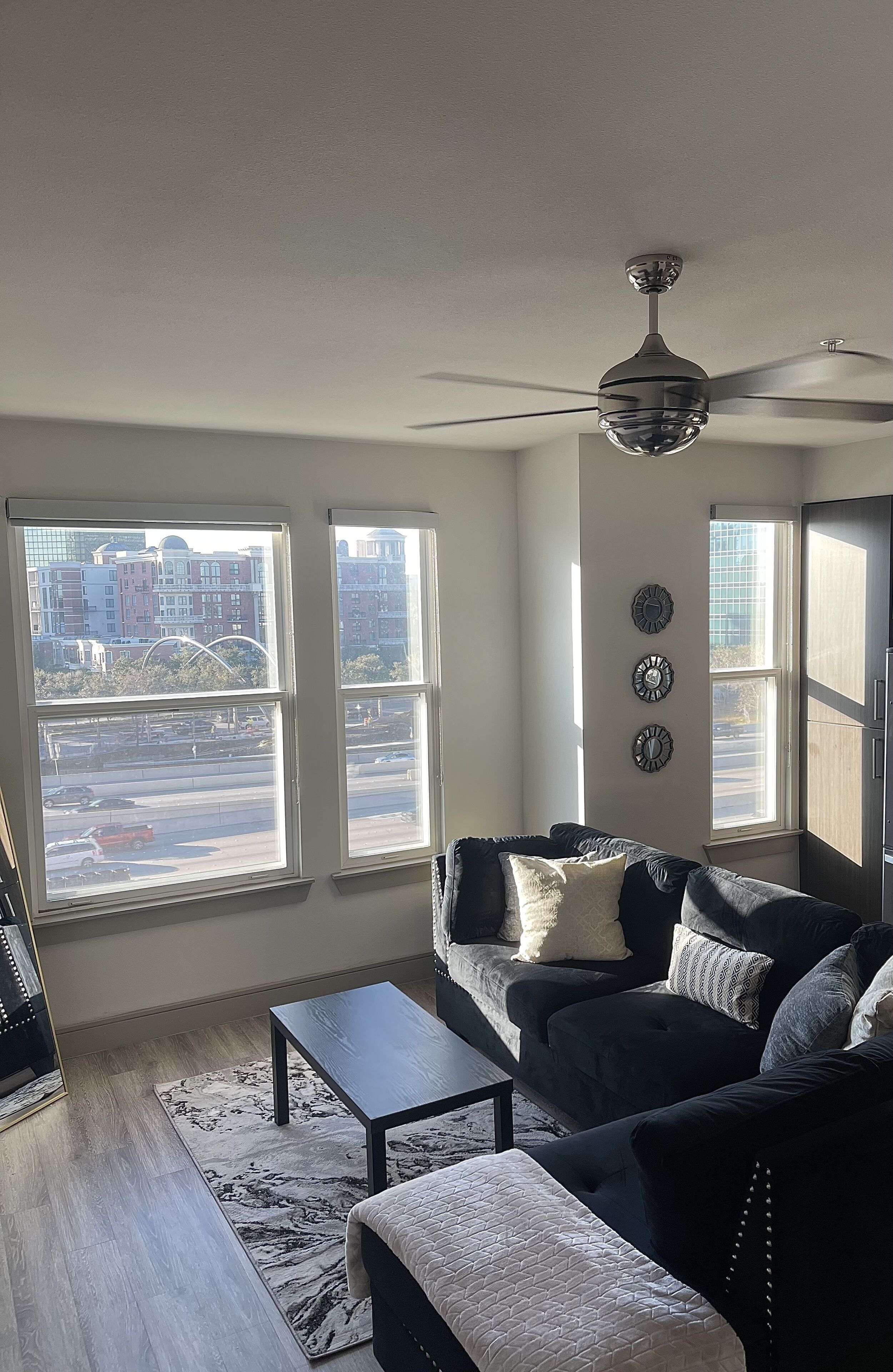 Luxury Mid-Rise Near Galleria 1B