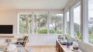 House (3 Bedrooms) | Interior - Four Bears by Avantstay Walk to Beach, Hot Tub, Ocean View (Arch Cape)