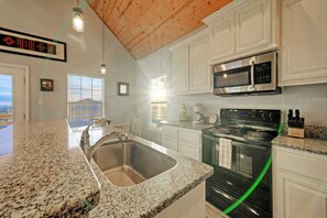 House (3 Bedrooms) | Interior - Waterfront Shared Pool w/ Bay Views, Boat Dock Oscar's Lodge by Avantstay (Corpus Christi)