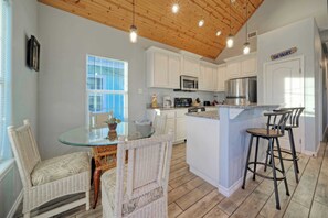 House (3 Bedrooms) | Interior - Waterfront Shared Pool w/ Bay Views, Boat Dock Oscar's Lodge by Avantstay (Corpus Christi)