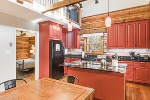 Interior - Red Cedar by Avantstay Cabin w/ Hot Tub + Views! (Leicester)