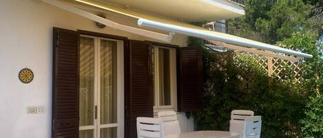 屋外ダイニングエリア