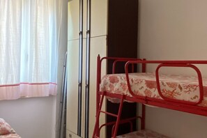 2 bedrooms, bed sheets