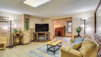 TV, fireplace, DVD player, books