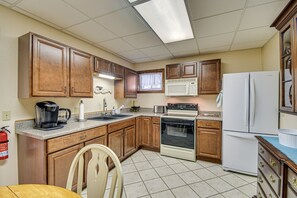 Fridge, microwave, oven, stovetop - Montour Falls Apartment ~ 3 Mi to Seneca Lake! (Montour Falls)