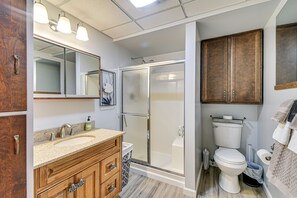 Hair dryer, towels - Montour Falls Apartment ~ 3 Mi to Seneca Lake! (Montour Falls)