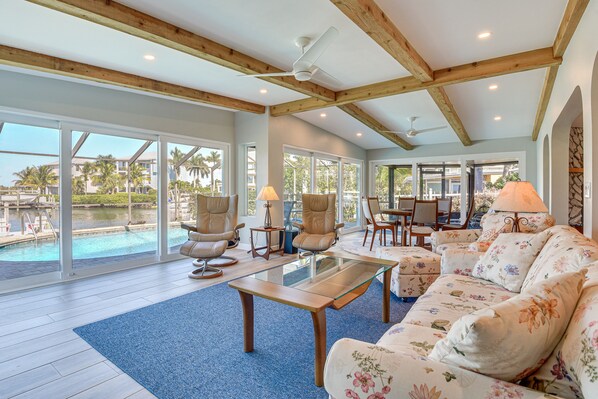 TV, fireplace, table tennis, books