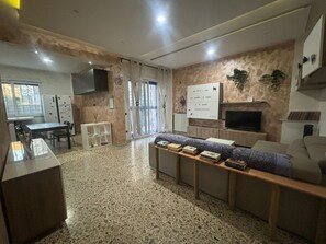 Smart TV - Cozy APARTMENT just minutes from the main sights of the city. (Napoli)