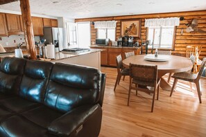 Interior - Missouri River Getaway- Riverfront (Cascade)
