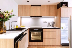 Fridge, oven, stovetop, dishwasher - TurnKey | Charles Square Studio II (Praha 2)