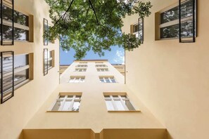 Property grounds - TurnKey | Charles Square Studio II (Praha 2)