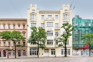 Exterior - TurnKey | Charles Square Studio II (Praha 2)