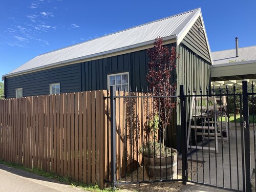 Guest House - Heart of Dungog CBD with a fabulous view