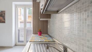 Réfrigérateur, four, plaque de cuisson