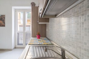 Réfrigérateur, four, plaque de cuisson