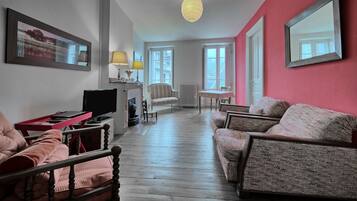 Een televisie en een dvd-speler