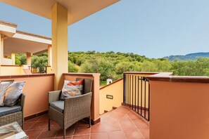 Terrace/patio - Apartment 'Dimora Frau' with Shared Pool, Wi-Fi and Air Conditioning (Villasimius)