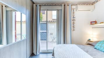 2 bedrooms, iron/ironing board, bed sheets