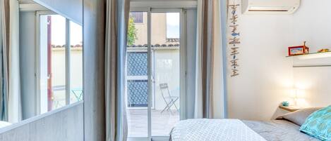 2 chambres, fer et planche Ă repasser, literie fournie